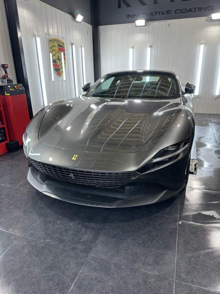 Relooking Ferrari Roma, Saint-Fargeau-Ponthierry