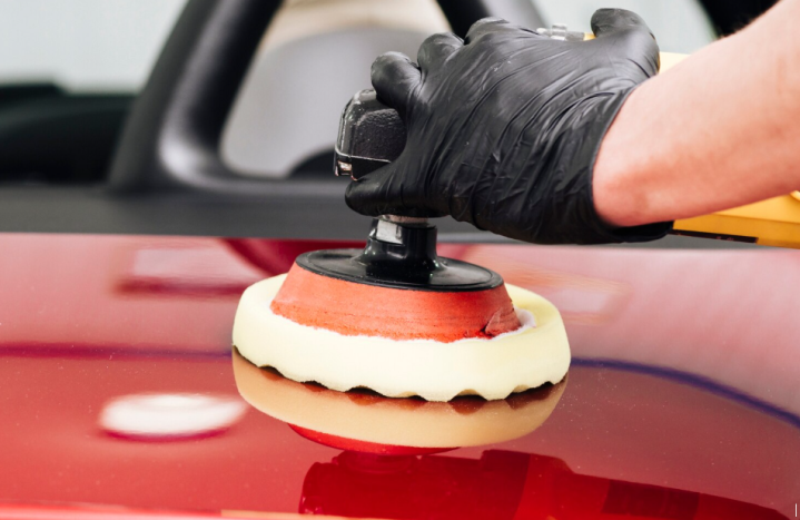 Polissage de voiture, Paris